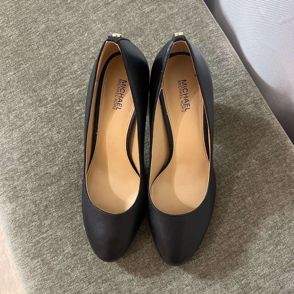 Black Michael Kors pumps. Size 7.